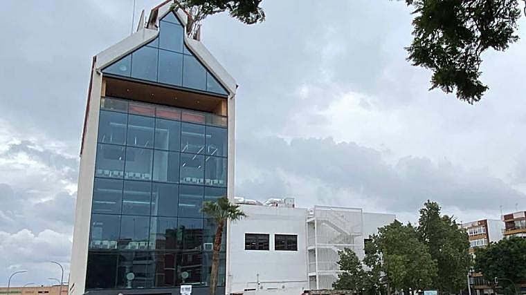 Torre Cruzcampo en Sevilla, de bodega cervecera a símbolo del progreso