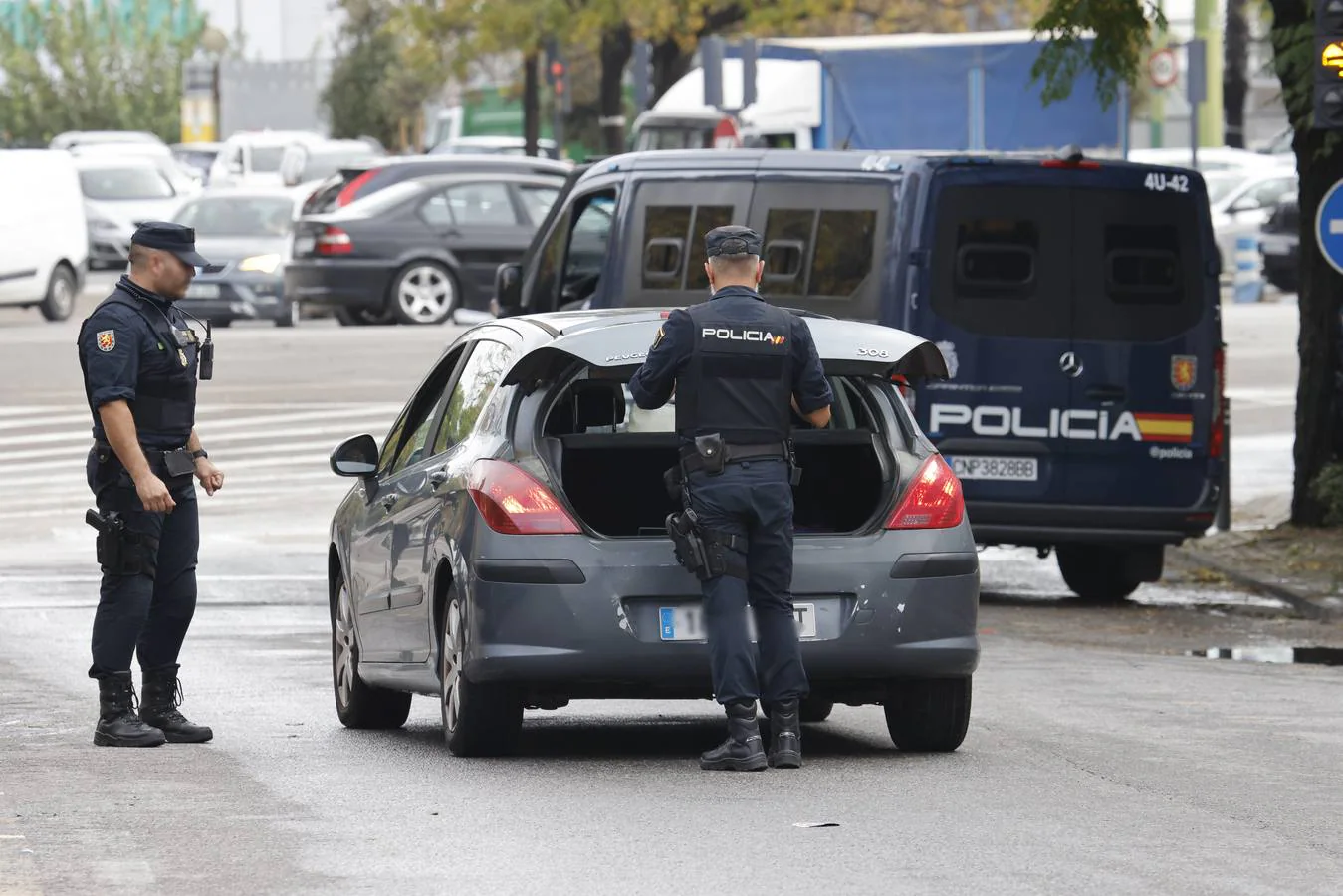 Gran operativo policial en el barrio de las Tres Mil Viviendas