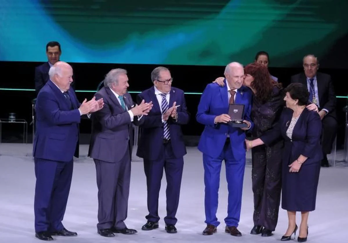 Pepe Angulo. Manolo Cabello y José Manuel Moya recibieron este año la Medalla de Andalucía