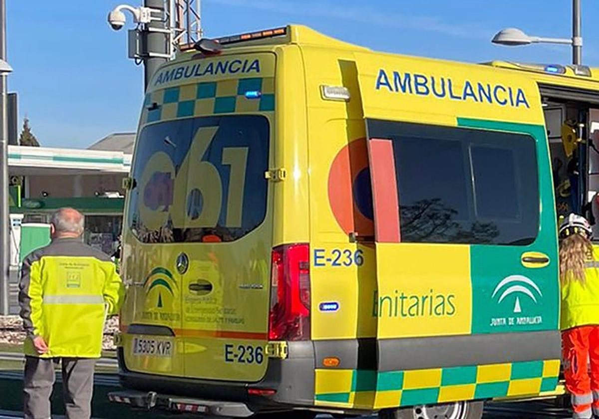Una ambulancia del Centro de Emergencias Sanitarias 061