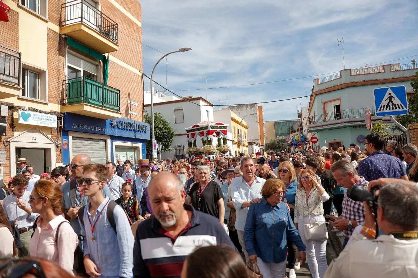 Uno de los momentos de la romería este domingo de la Virgen de Valme, acompañada de carrozas y fieles