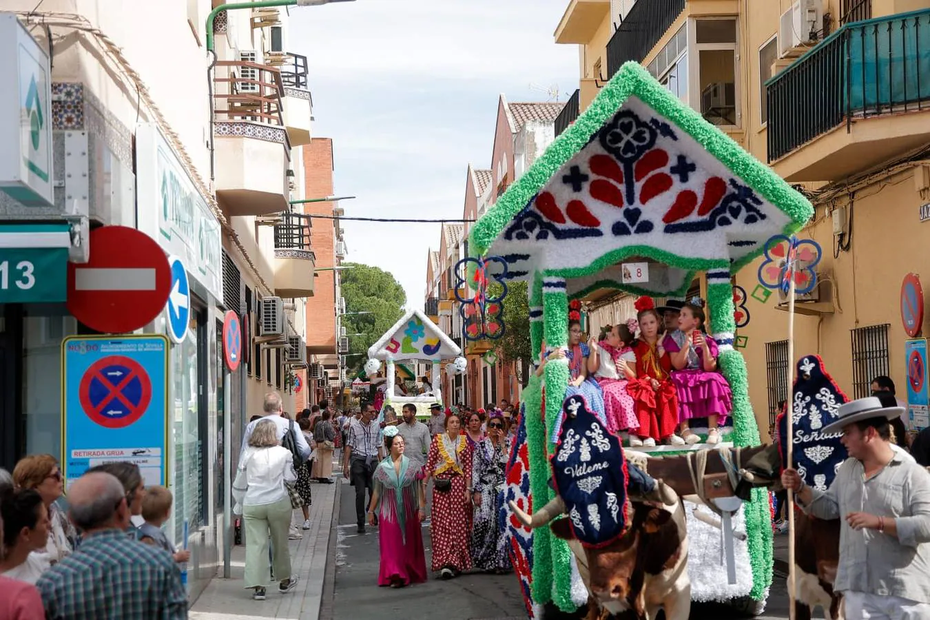 Uno de los momentos de la romería este domingo de la Virgen de Valme, acompañada de carrozas y fieles