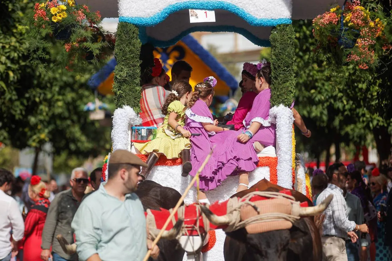 Uno de los momentos de la romería este domingo de la Virgen de Valme, acompañada de carrozas y fieles