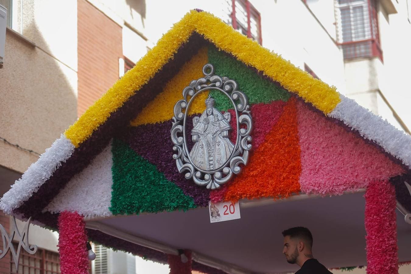 Uno de los momentos de la romería este domingo de la Virgen de Valme, acompañada de carrozas y fieles