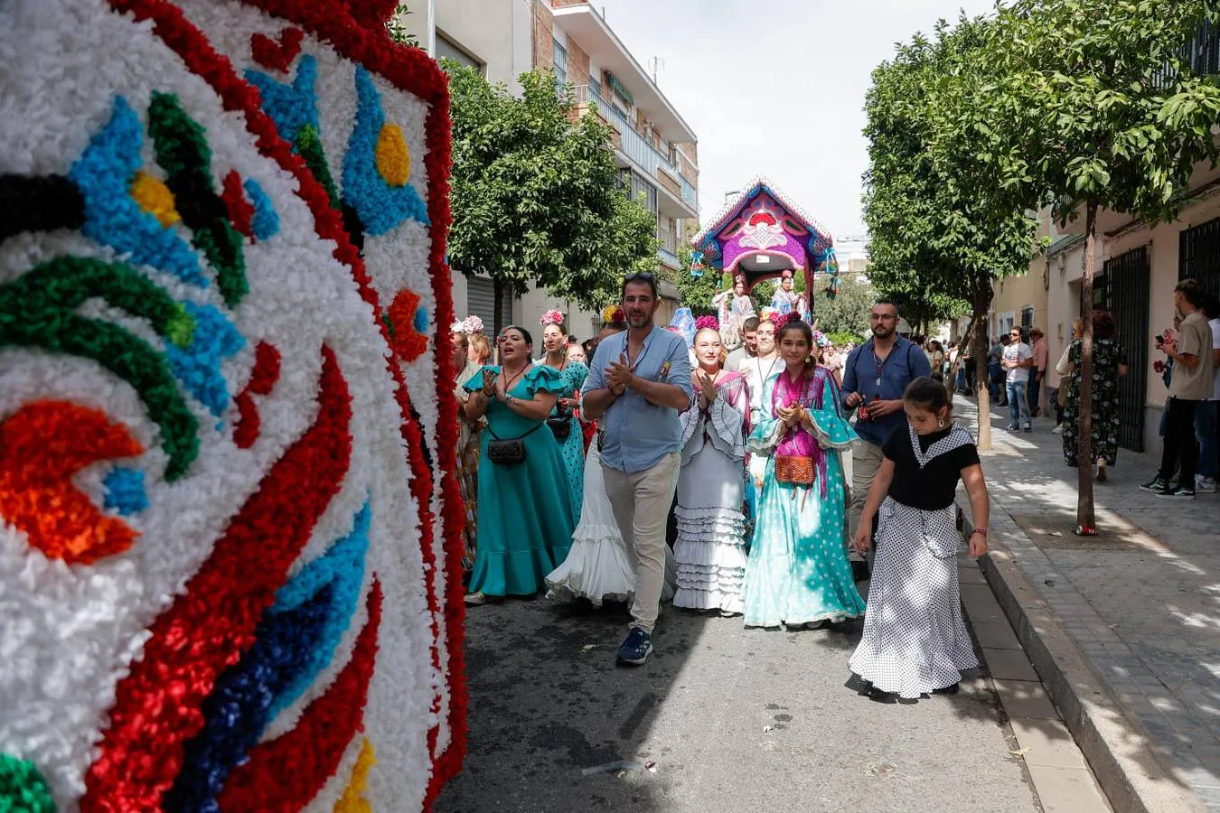 Uno de los momentos de la romería este domingo de la Virgen de Valme, acompañada de carrozas y fieles