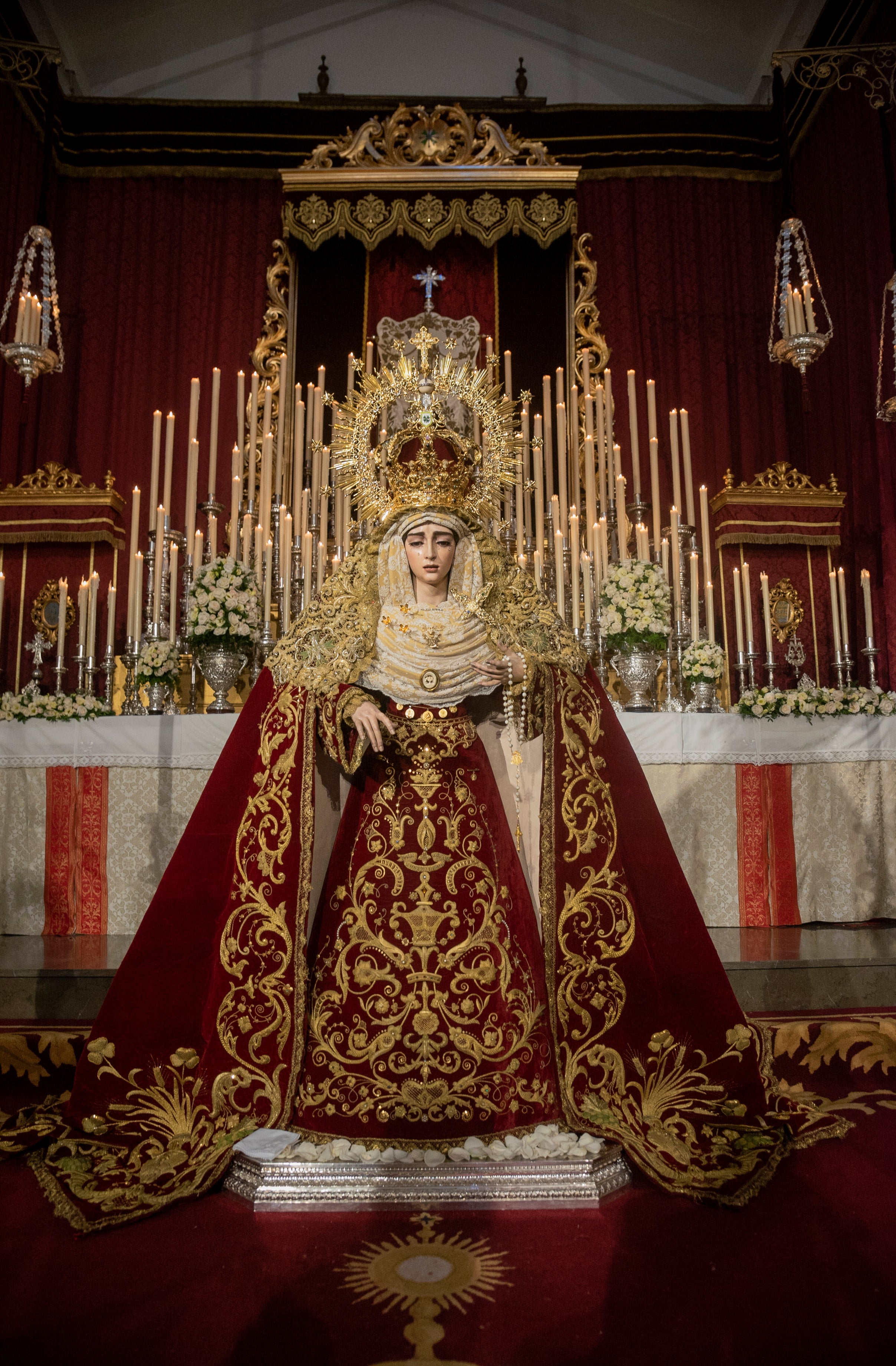 El besamanos de la Virgen de la Salud de San Gonzalo