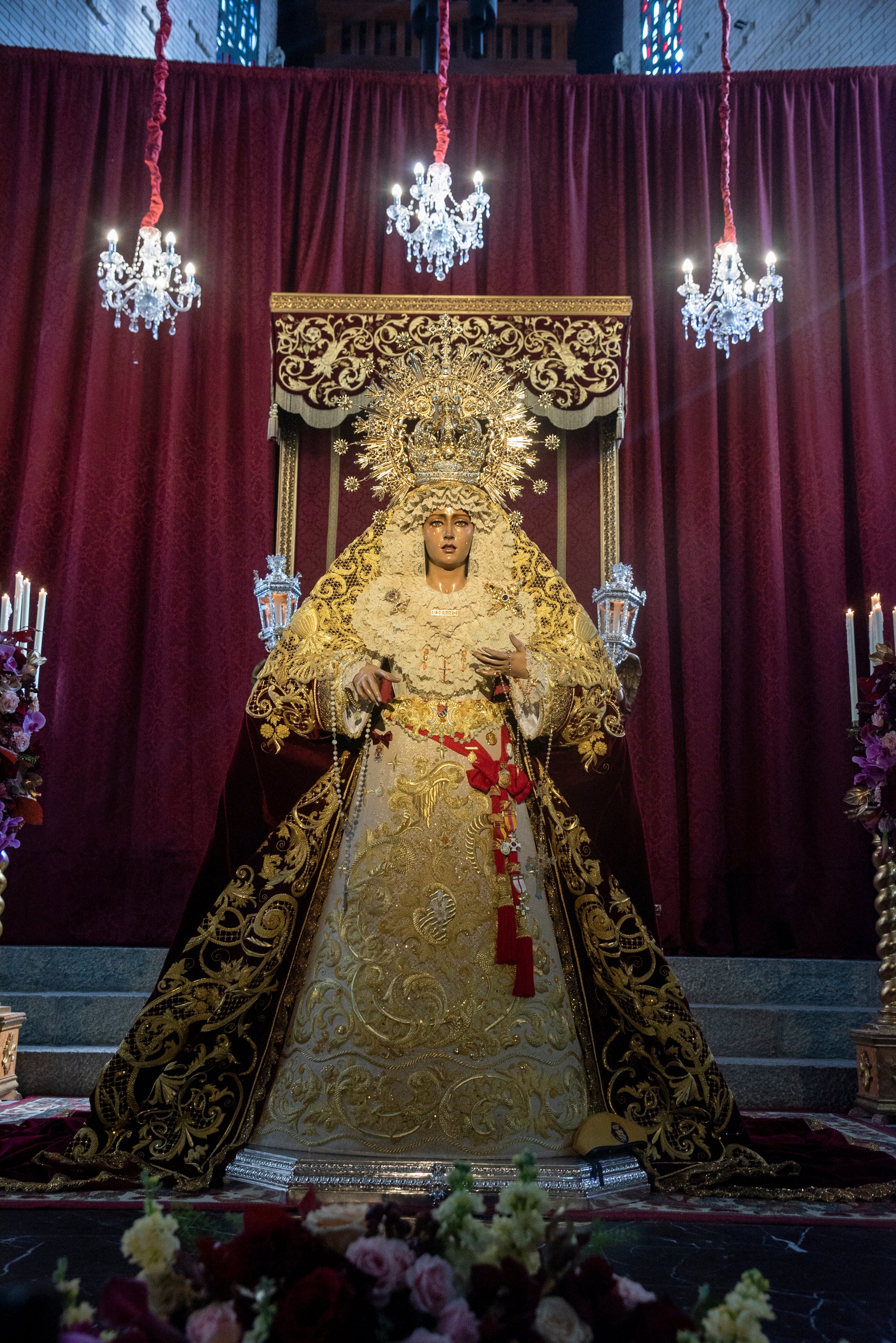 El besamanos de la Virgen del Rosario de San Pablo