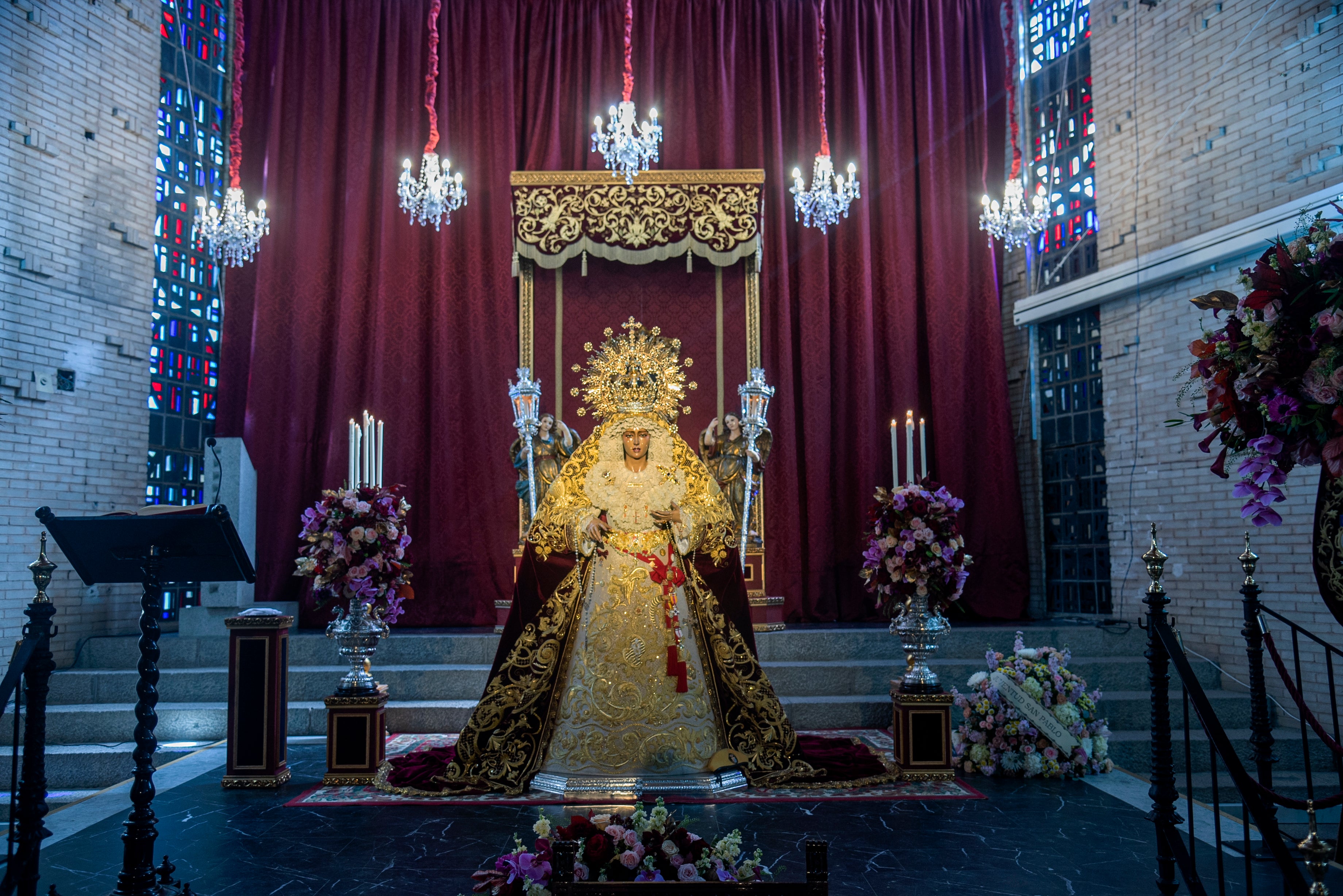 El besamanos de la Virgen del Rosario de San Pablo