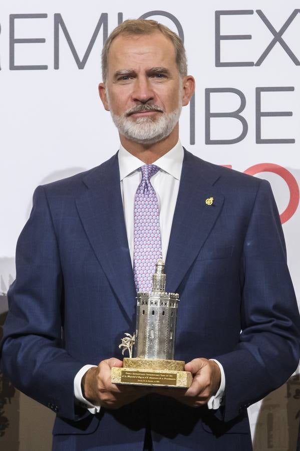 La entrega del premio Torre del Oro al Rey ha tenido lugar en el Real Alcázar de Sevilla