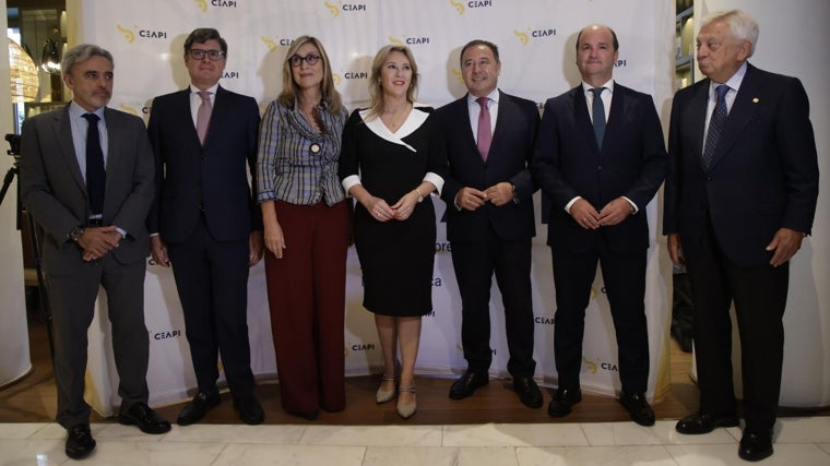 Ana Vilanova y la consejera de Economía de la Junta, Carolina España, han presentado este miércoles el congreso de Ceapi de 2025 en Sevilla a empresarios españoles e iberoamericanos