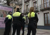 Okupa una casa de Sevilla, la Policía detiene al propietario por un contrato de alquiler inexistente y la Justicia actúa: «Soy la víctima»