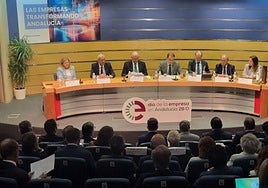 La CEA reconoce por el Día de la Empresa al Parlamento, la Guardia Civil y La Policía Nacional