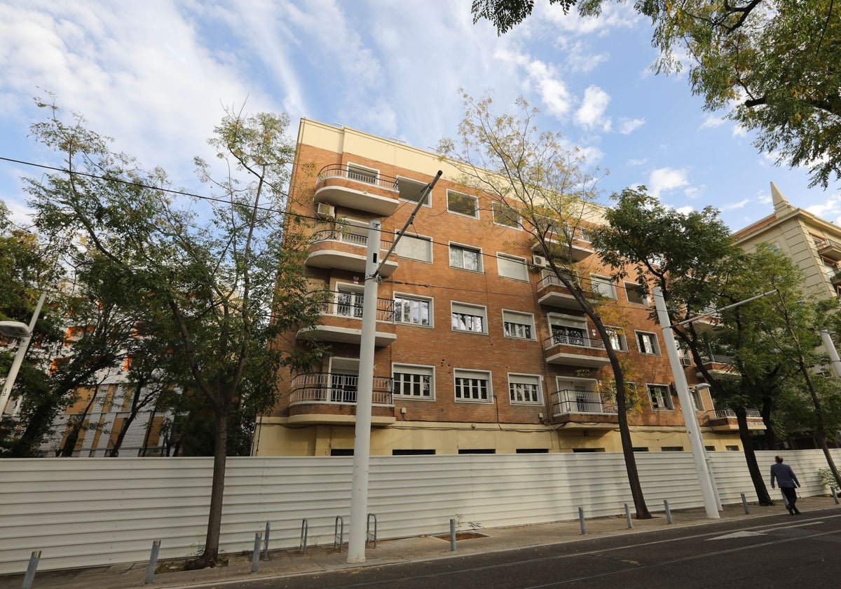 El edificio del Prado de San Sebastián que acaba de comprar Grupo Abu fue desalojado en 2023 por fallos estructurales, razón por la que ahora será demolido para construir uno nuevo