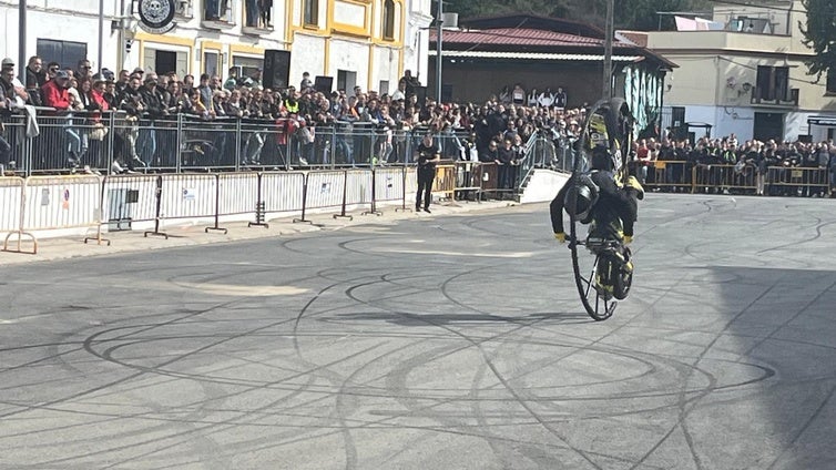 Despedida del acróbata  AV Campos en la XVIII concentración motera Gambrinus de Constantina