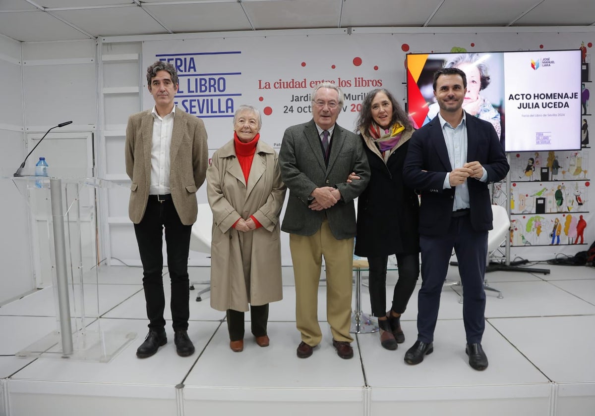 Ignacio F. Garmendia, María Galiana, Jacobo Cortines, Pepa Merlo y Pablo Morillo, en el homenaje a Julia Uceda