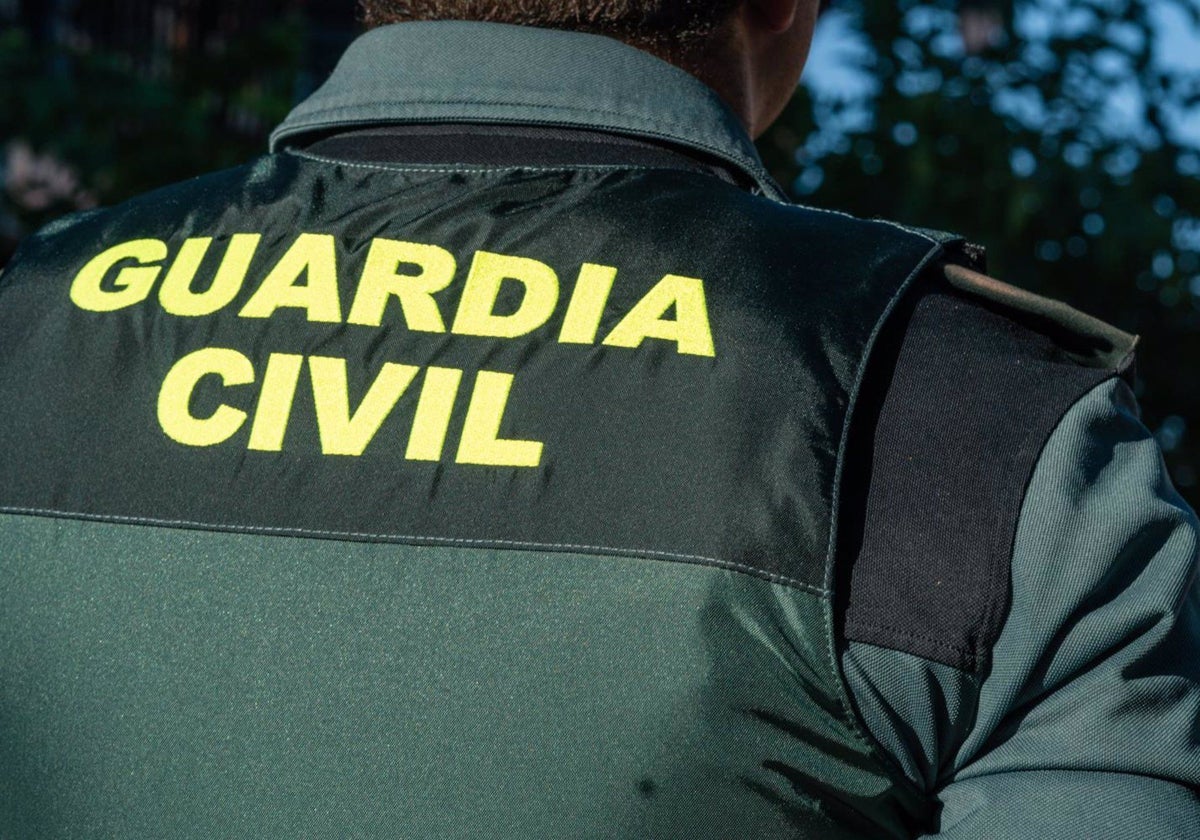 Un agente de la Guardia Civil