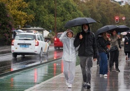 El temporal de lluvia colapsa el tráfico en Sevilla en las primeras horas del día