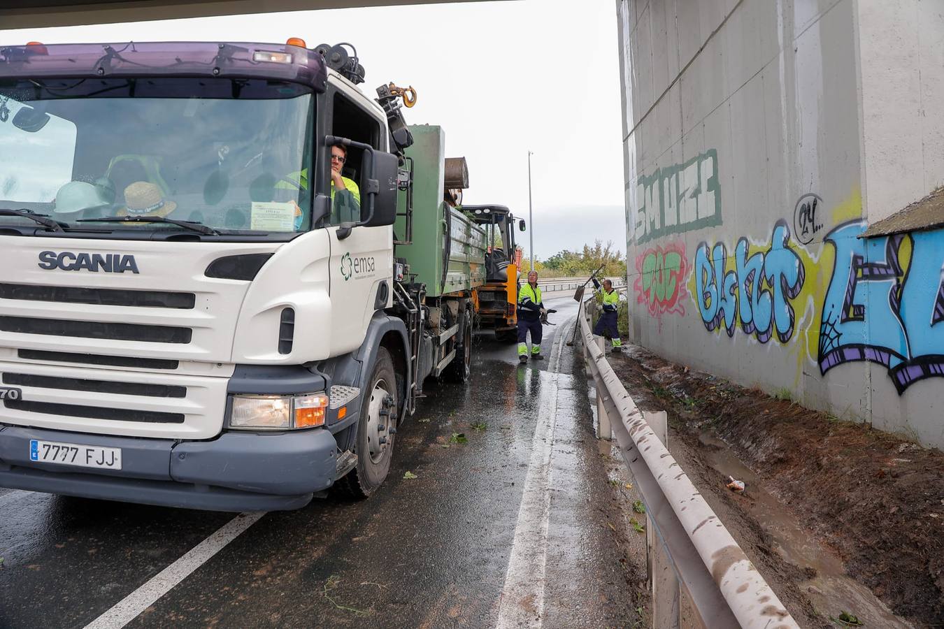 El agua ha obligado a cortar el tráfico en la zona durante varias horas