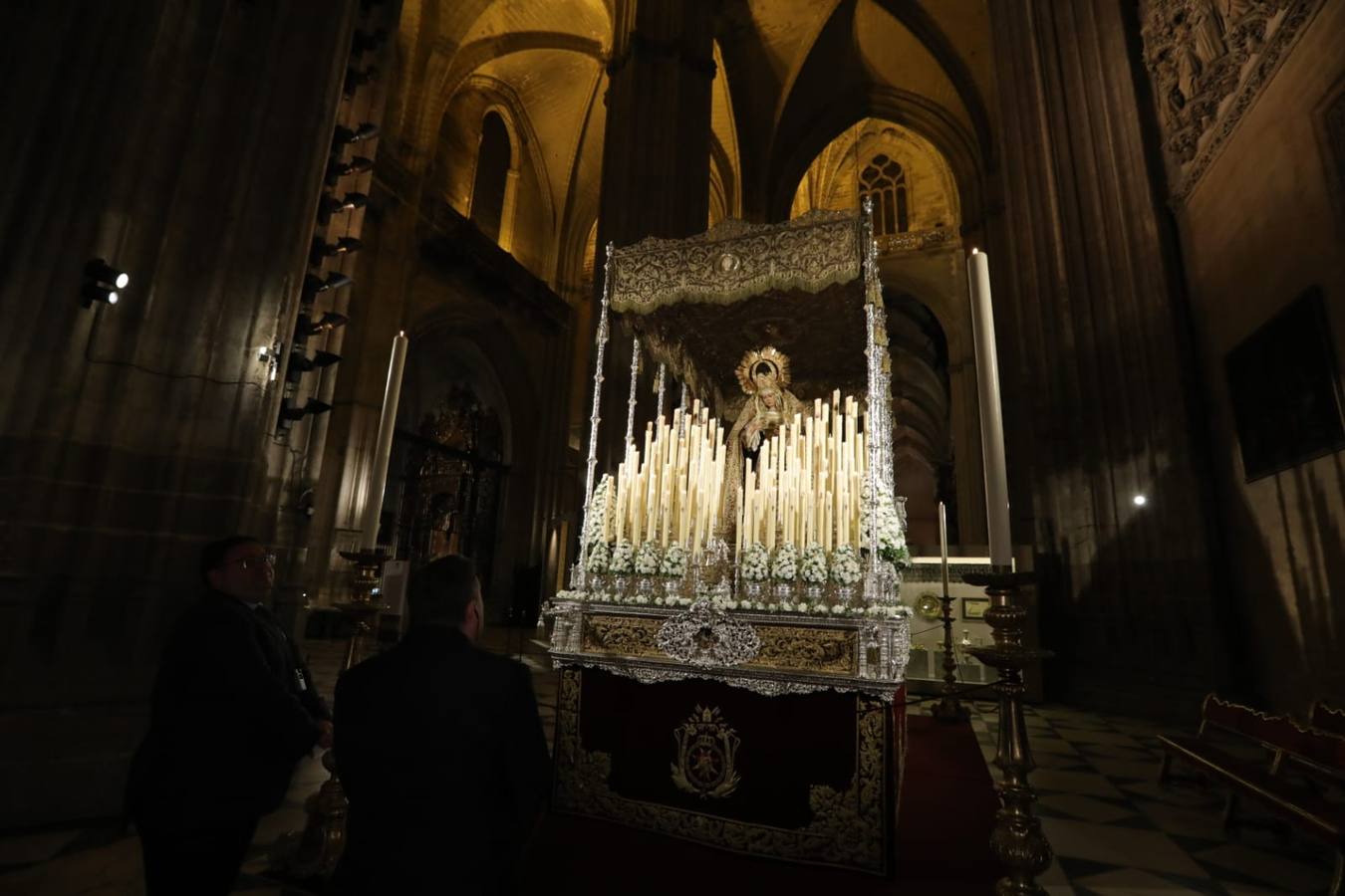 La exposición está dividida en tres bloques, y ofrece un viaje por los orígenes, devociones y manifestaciones de la piedad popular