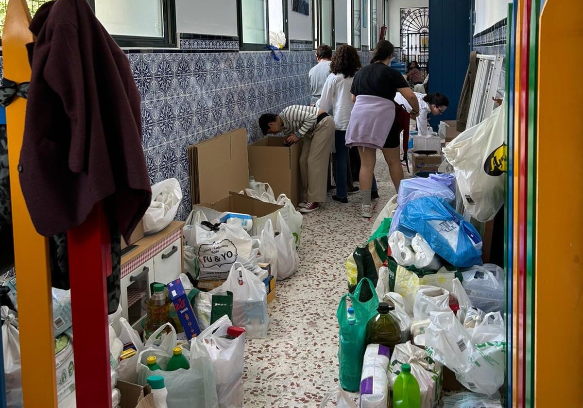 La solidaridad de los vecinos de Los Palacios ha aflorado tras los devastadores efectos que la DANA ha dejado en Valencia