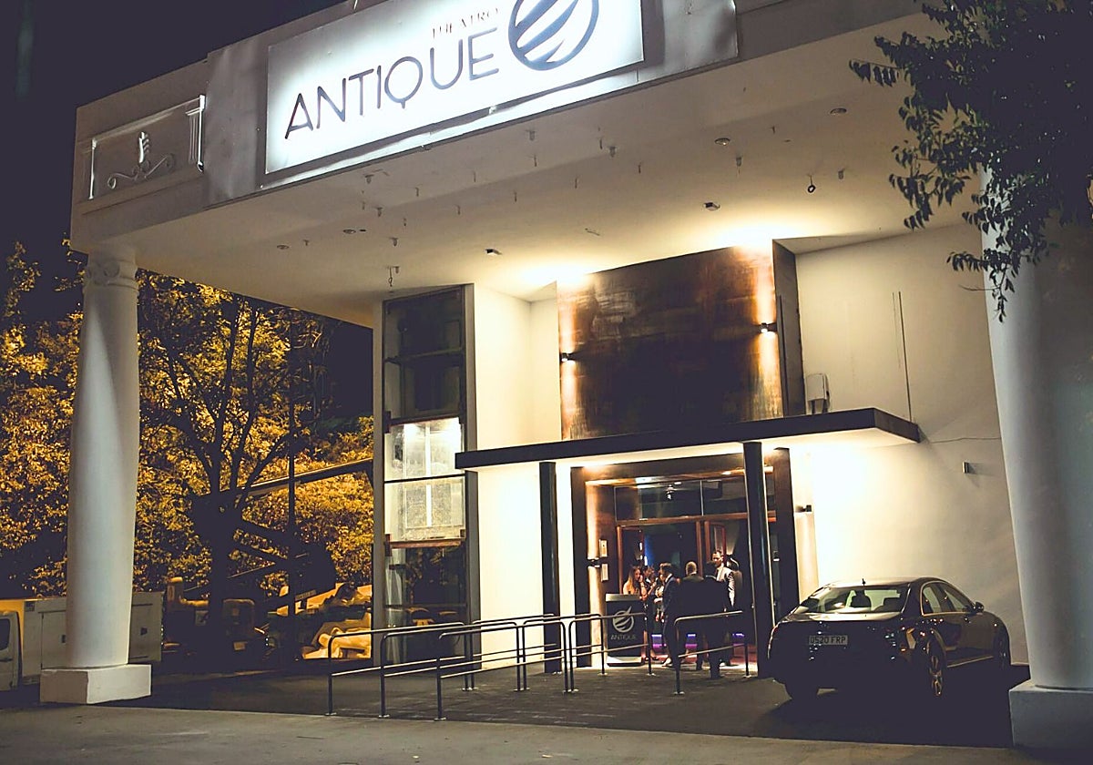 Entrada a la discorteca Antique Theatro donde se celebrará el concierto benéfico 'Cantamos por Valencia'