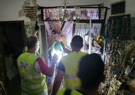 Día 1 de los policías locales de Sevilla en la 'zona cero' de la DANA en Valencia: «Es dantesco, nunca hemos visto nada igual»