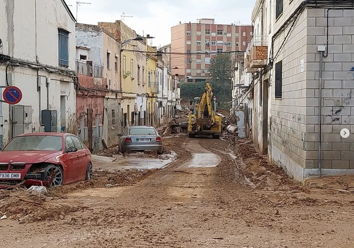 Estado de una de las calles de Torrent después de pasar la DANA