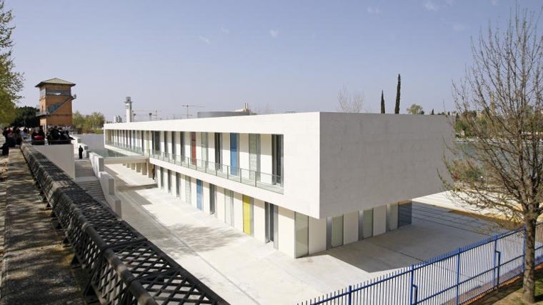 La biblioteca Felipe González en la calle Torneo