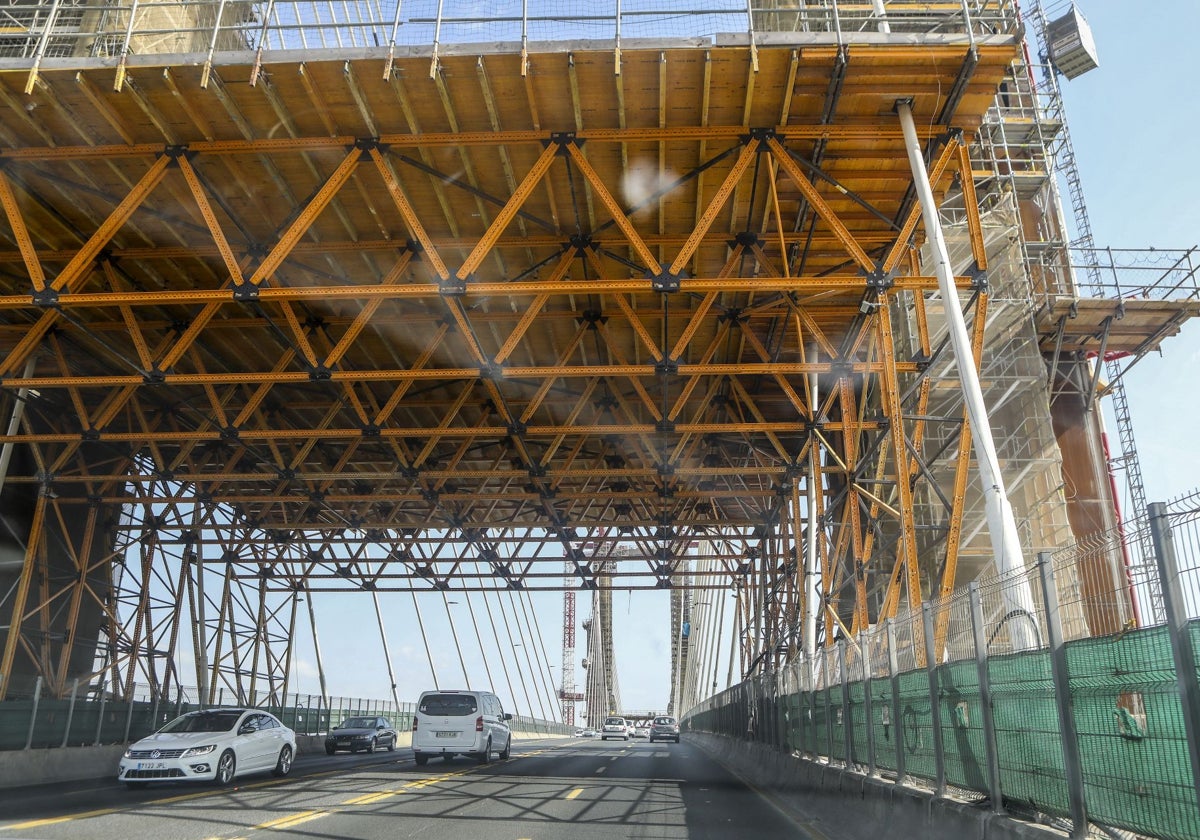 Obras en el Puente del Centenario