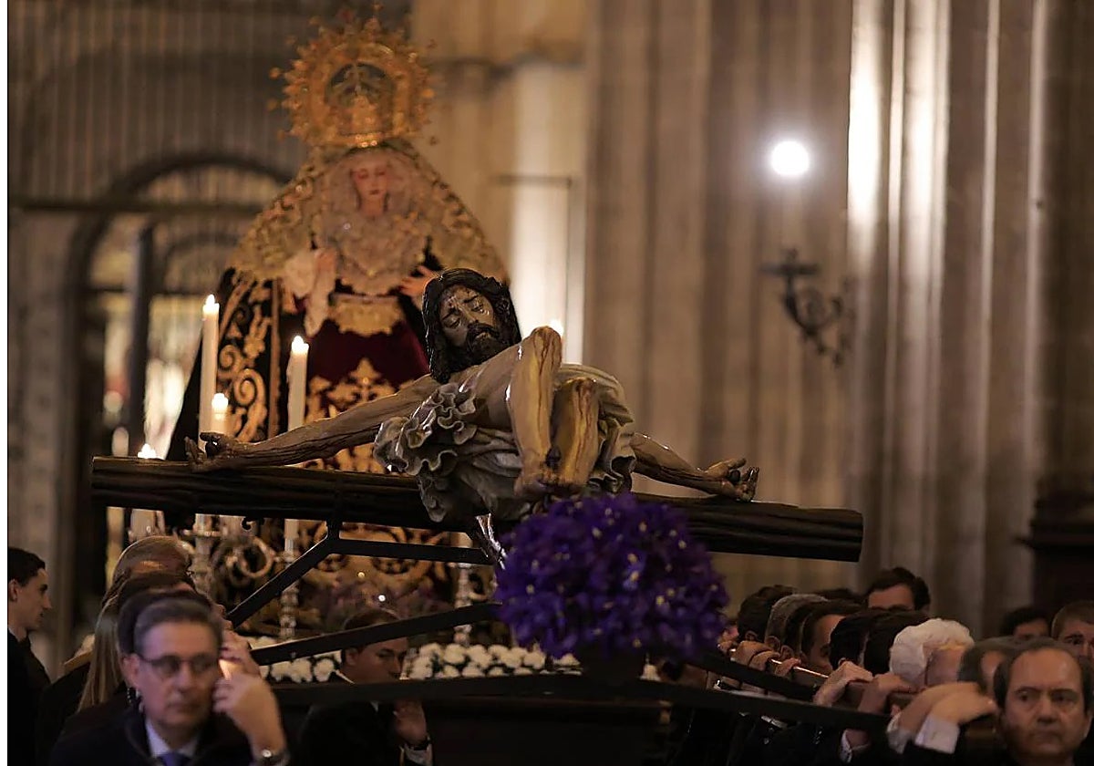Los Estudiantes modifican su itinerario en la procesión extraordinaria por el centenario debido al alumbrado navideño
