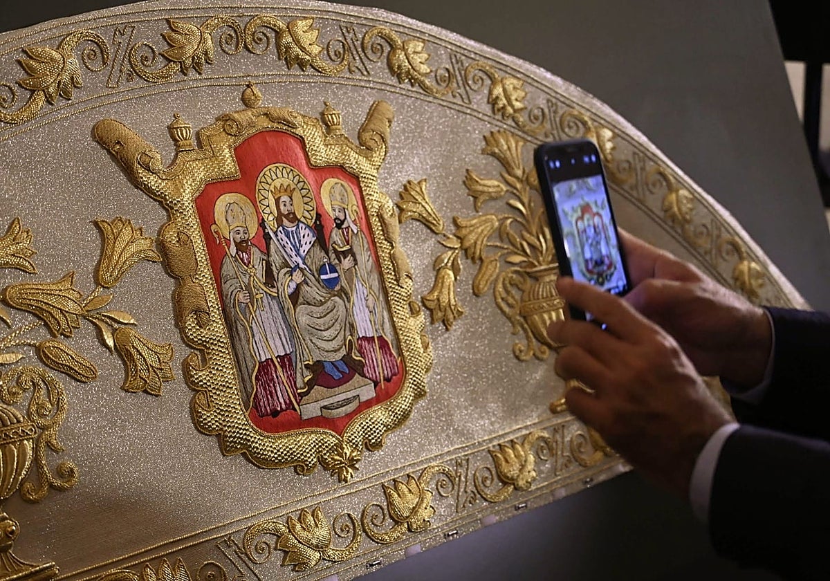 Presentación de la nueva tumbilla de la Virgen de los Reyes