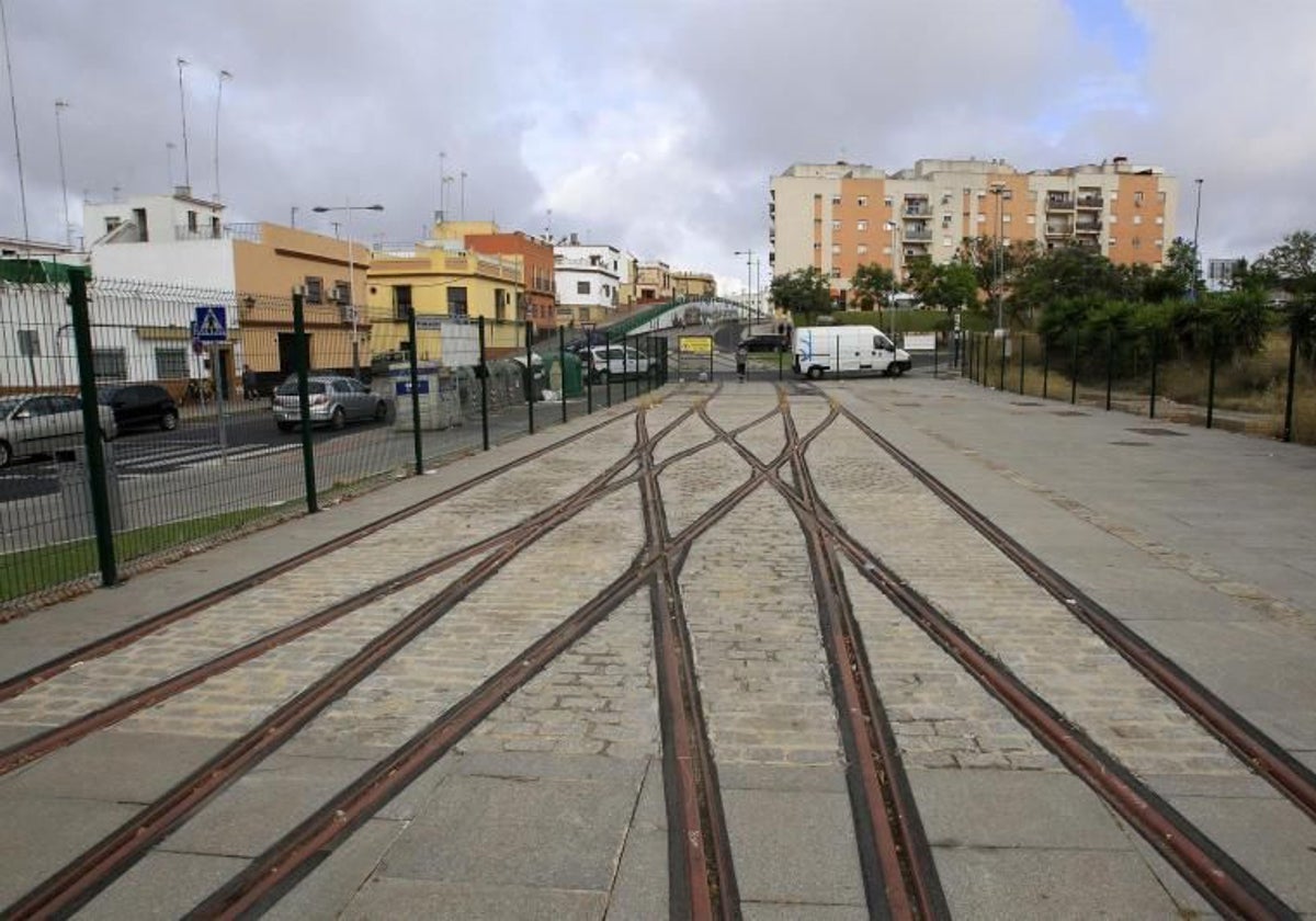 Imagen de archivo de un tramo del recorrido del tranvía de Alcalá de Guadaira por la localidad