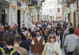 Urbanismo autoriza ocho apartamentos turísticos en la calle Tetuán de Sevilla