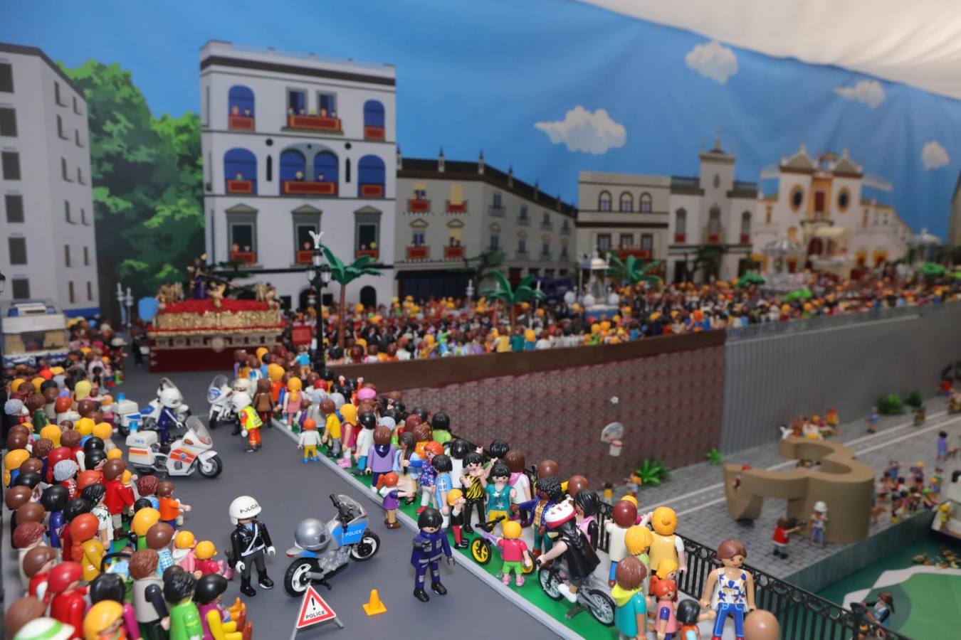 En la Magna de Playmobil se recrea lo que será esta procesión en diciembre en 14 metros de exposición