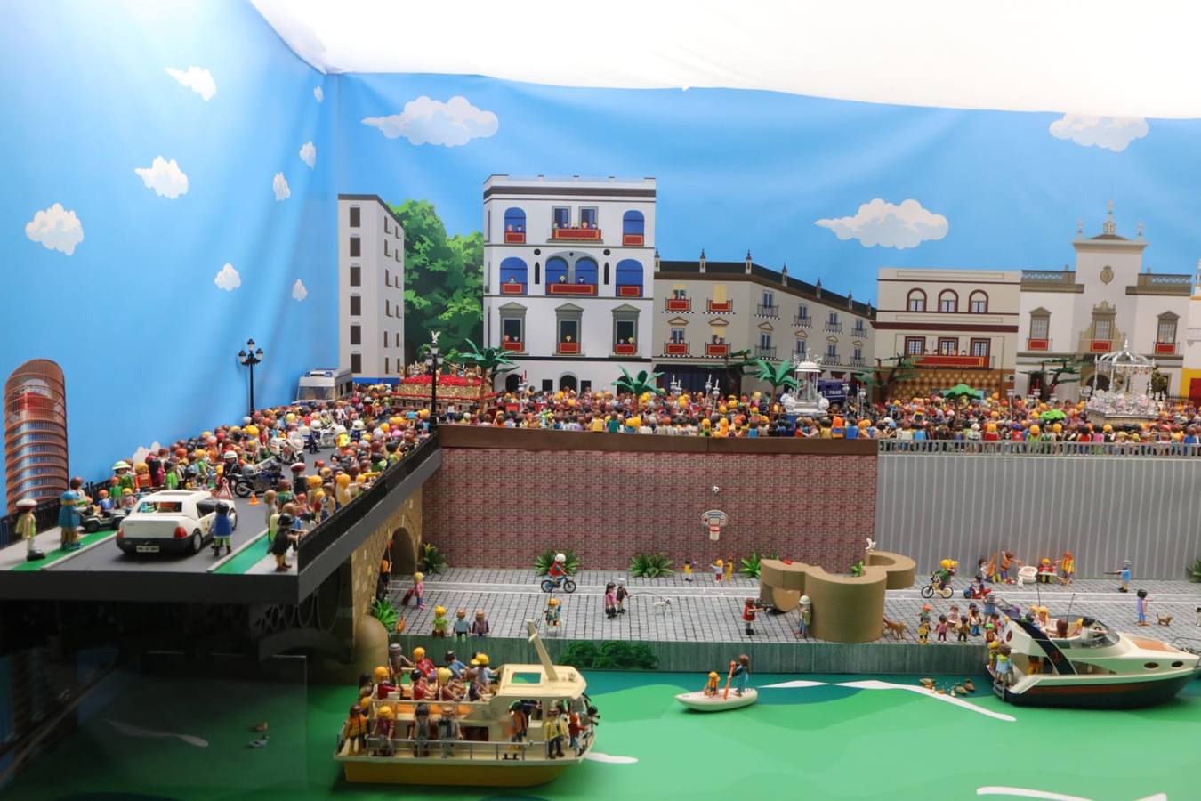 En la Magna de Playmobil se recrea lo que será esta procesión en diciembre en 14 metros de exposición