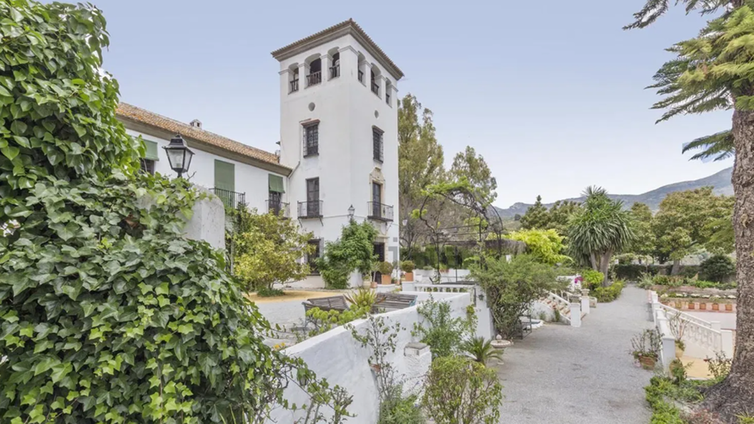 Una mansión andaluza por 3 millones de euros: así es el palacio que se vende en Granada