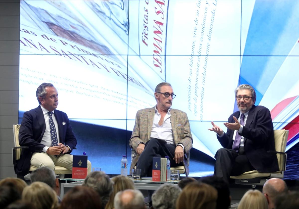 Ricardo Suárez, Carlos Herrera e Ignacio Camacho, durante la presentación en la Fundación Caja Rural del Sur