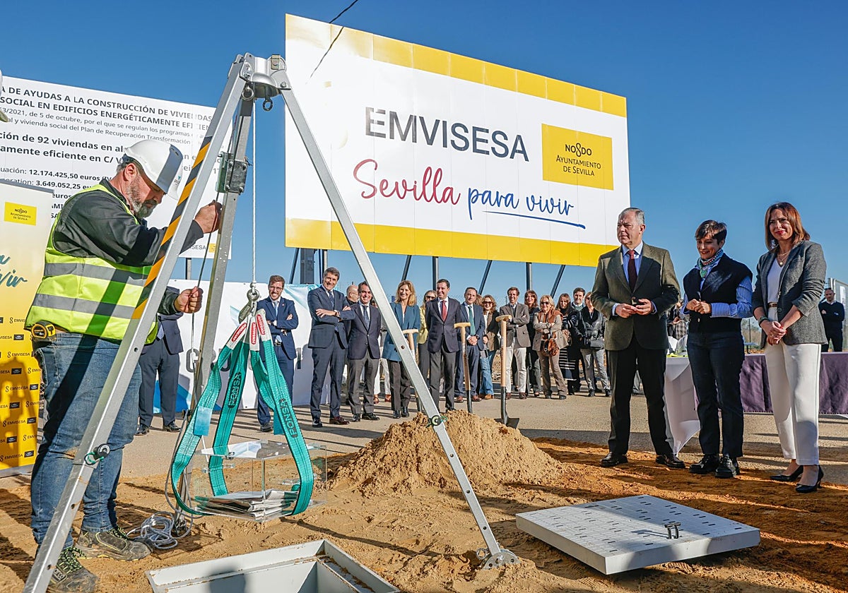 José Luis Sanz, Isabel Rodríguez y Rocío Díaz en el acto de primera piedra de Valdezorras