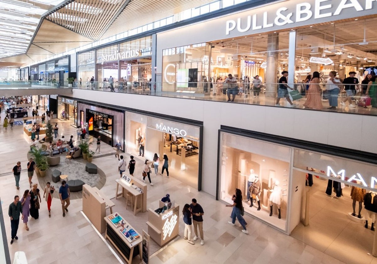 Ambiente en el Centro Comercial Lagoh, en Sevilla