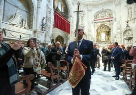 Fotogalería del rezo de laudes y procesión de la espada desnuda en la Catedral de Sevilla