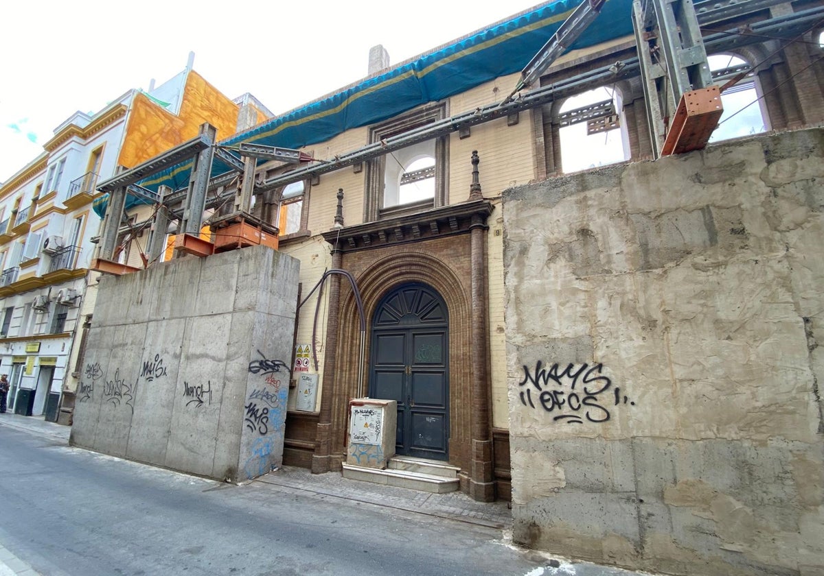 Fachada del antiguo Club Natación Sevilla