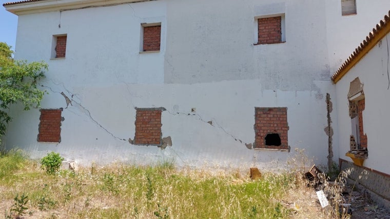 Puertas que se abren solas y una sesión de ouija estremecedora: fenómenos paranormales en un centro de rehabilitación abandonado en Sevilla