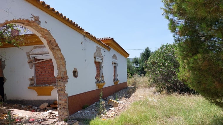 Puertas que se abren solas y una sesión de ouija estremecedora: fenómenos paranormales en un centro de rehabilitación abandonado en Sevilla