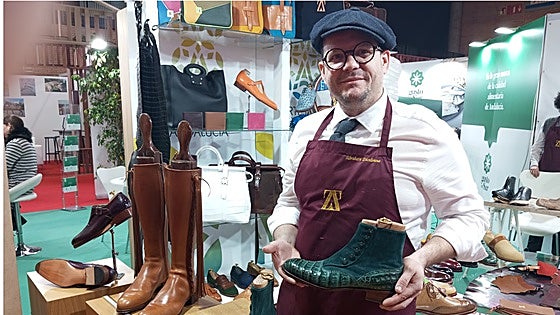 De los zapatos de cocodrilo de 2.500 euros a los coches de caballos de 12.000: «Aquí regatea todo el mundo, incluso los alemanes»