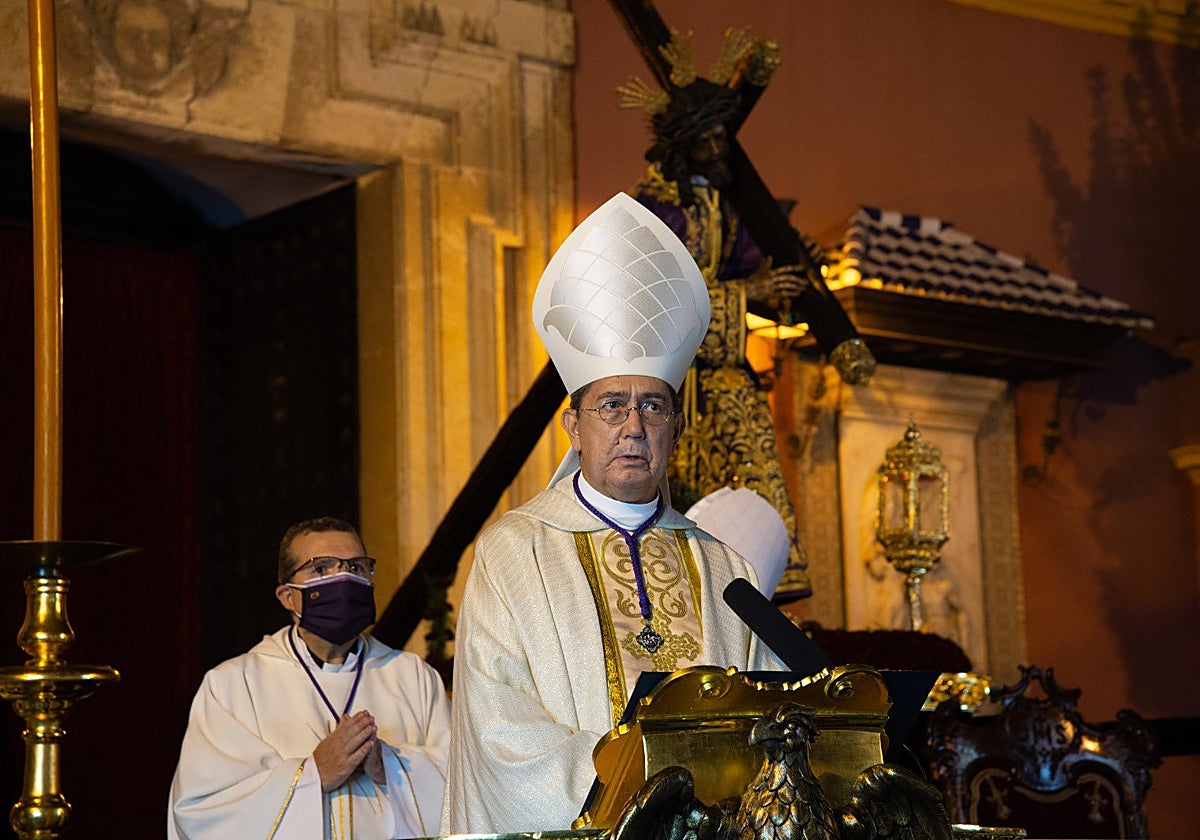 El cardenal Ayuso en la misa del 400 aniversario del Señor del Gran Poder en 2020