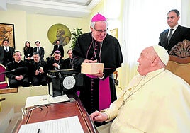 El jamón que el arzobispo de Sevilla le regaló al Papa Francisco vino de «Divino Jamón», en Nervión