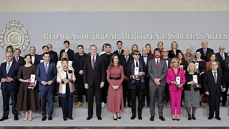 Foto de familia de los galardonados