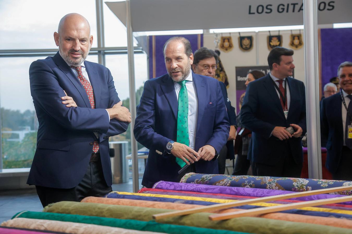 Inauguración de la feria 'Marco' y los distintos stands temáticos relacionados con la música, la artesanía y el comercio cofrade