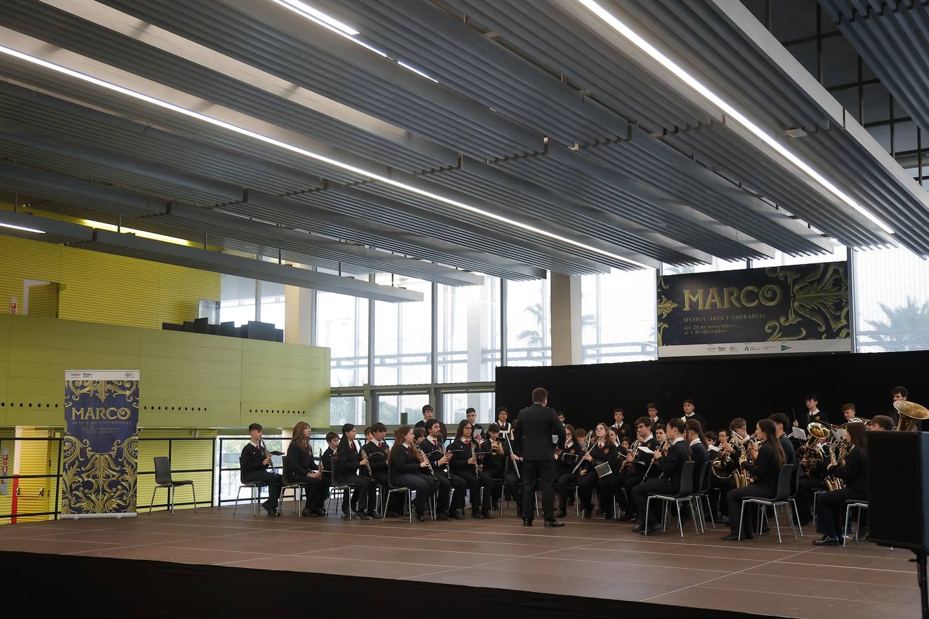 Inauguración de la feria 'Marco' y los distintos stands temáticos relacionados con la música, la artesanía y el comercio cofrade