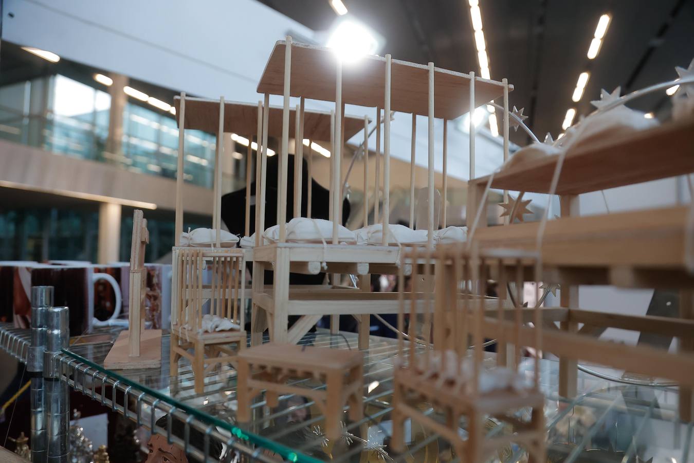 Inauguración de la feria 'Marco' y los distintos stands temáticos relacionados con la música, la artesanía y el comercio cofrade